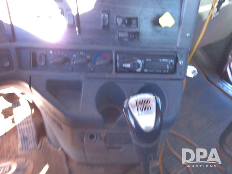 2007-freightliner-columbia-112-image-26