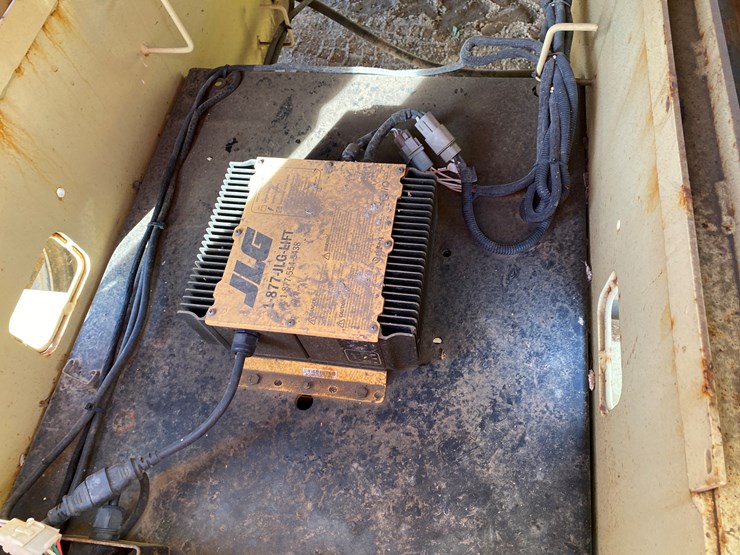 2017-jlg-4069le-image-14