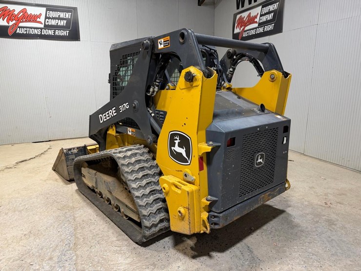 2021-deere-317g-image-3