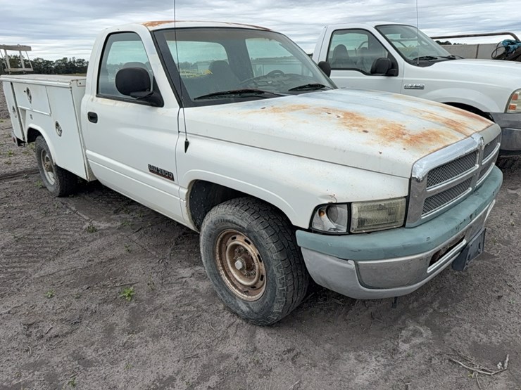 1999-dodge-ram-2500-image-1