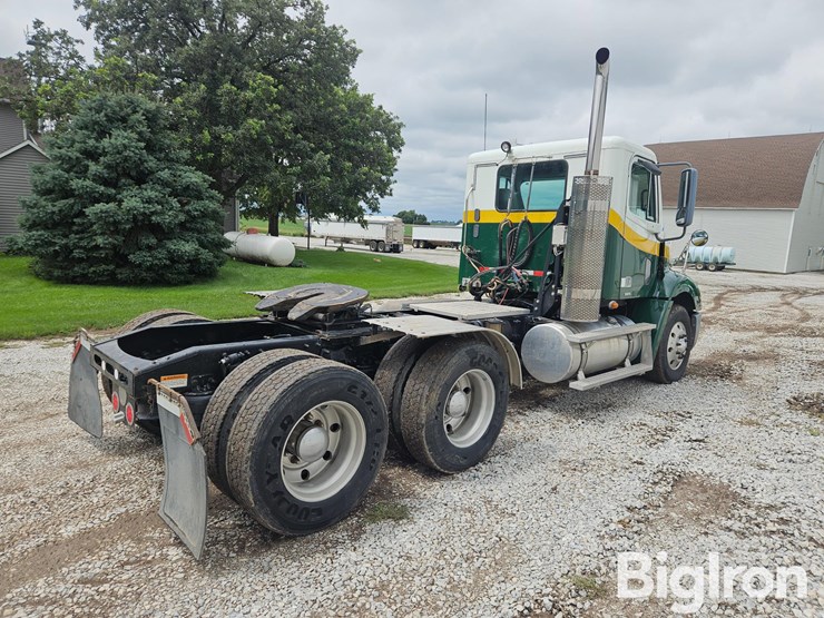 2009-freightliner-columbia-112-image-5