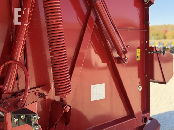 new-holland-roll-belt-560-image-22