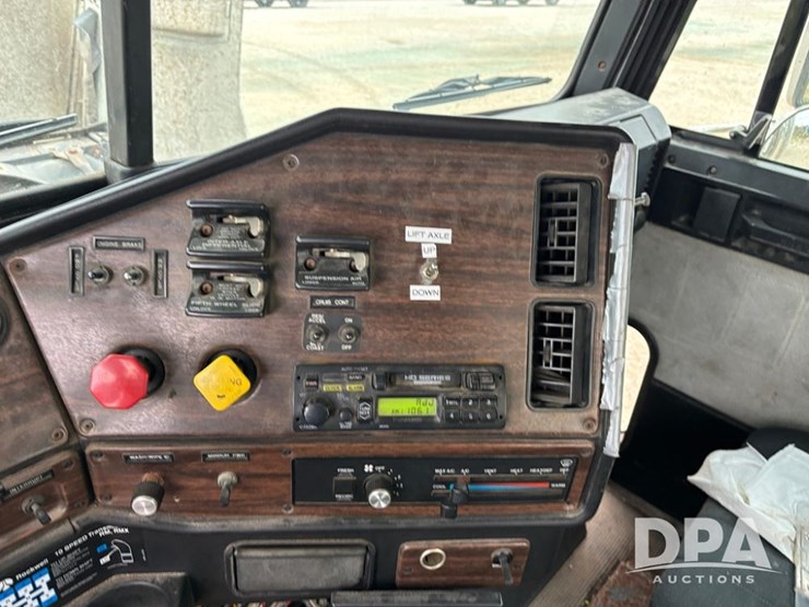 freightliner-fld112-image-79