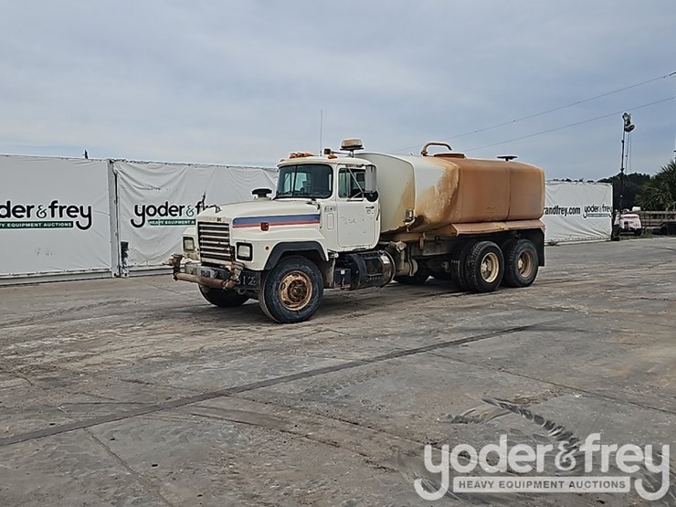 1994-mack-rd690s-image-2