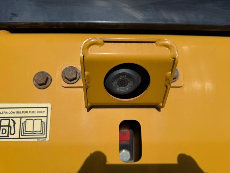 2019-caterpillar-d5k2-image-18