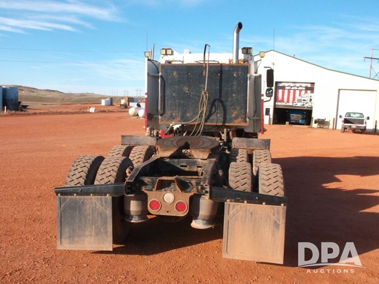 2007-freightliner-columbia-112-image-8