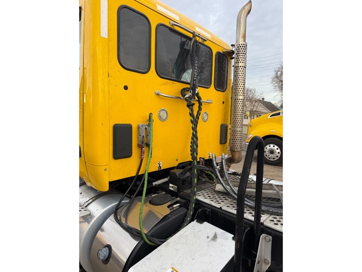 2020-kenworth-t680-image-11