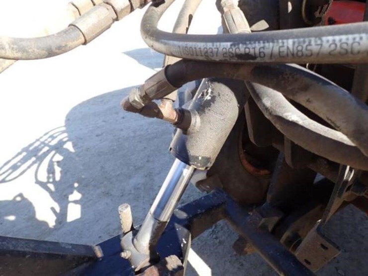 2008-kubota-m7040d-image-45