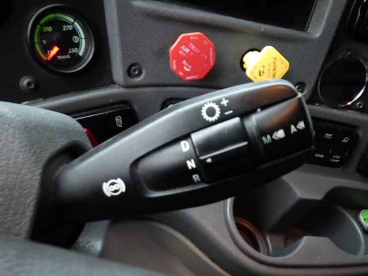 2019-freightliner-cascadia-125-image-21