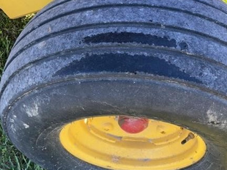 2010-new-holland-br7070-image-20