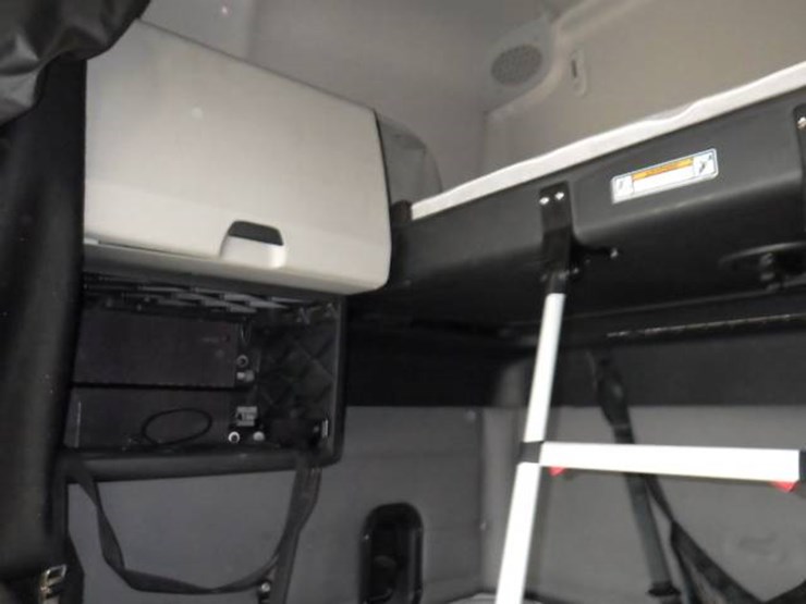 freightliner-cascadia-126-image-23