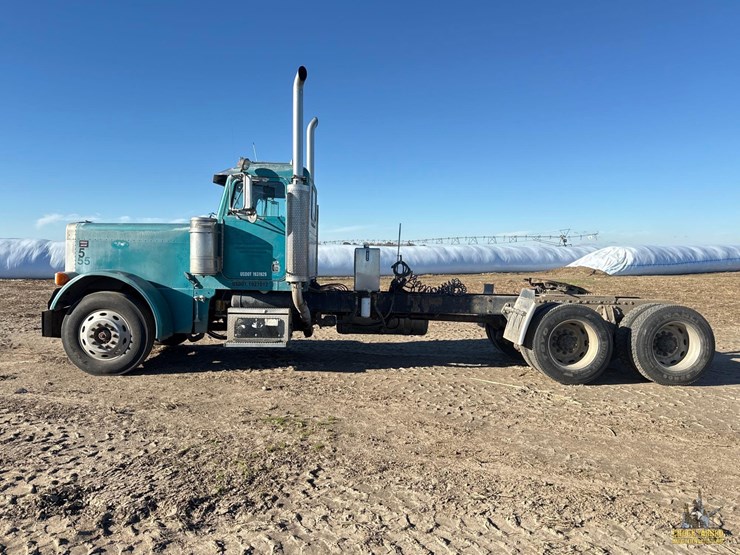 1996-peterbilt-379-image-2
