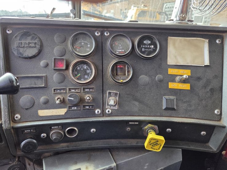 mack-rd690s-image-68