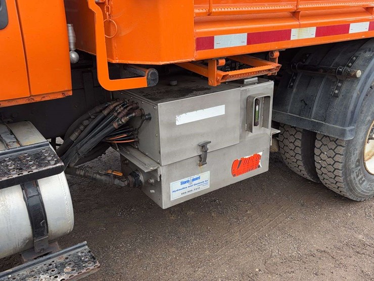 2004-international-7400-image-28