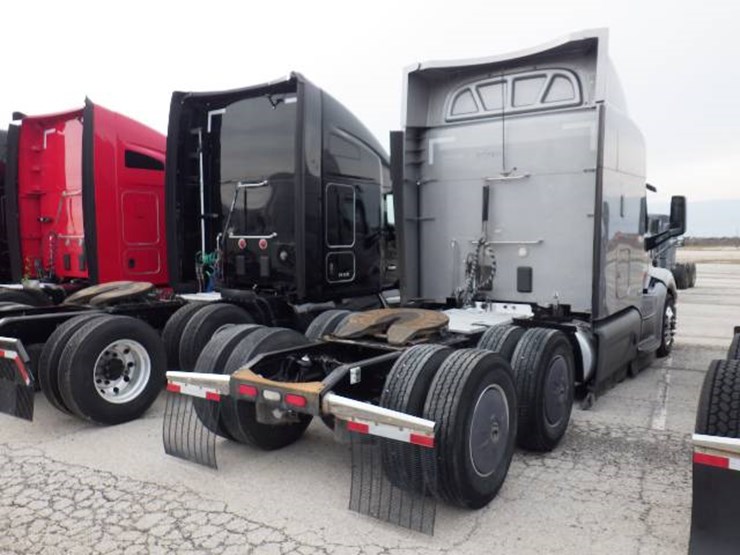 peterbilt-579-image-12