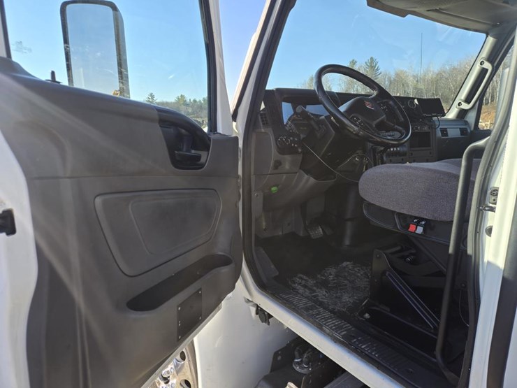 2022-international-mv607-image-44