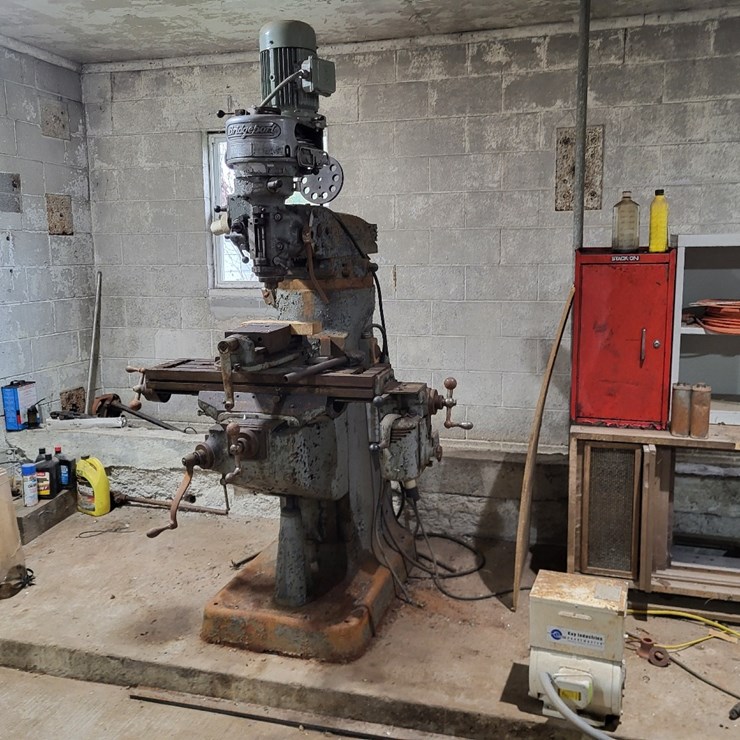 Bridgeport Mill w/Phase Convertor and Tools
