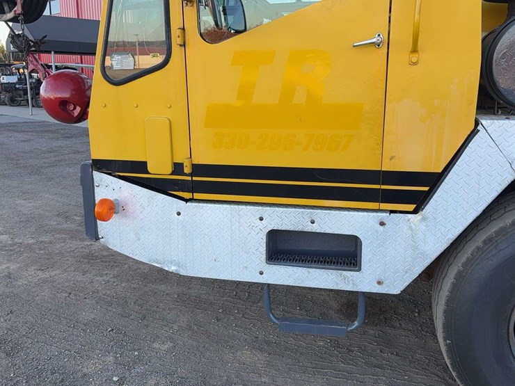 1993-grove-tms700b-image-45