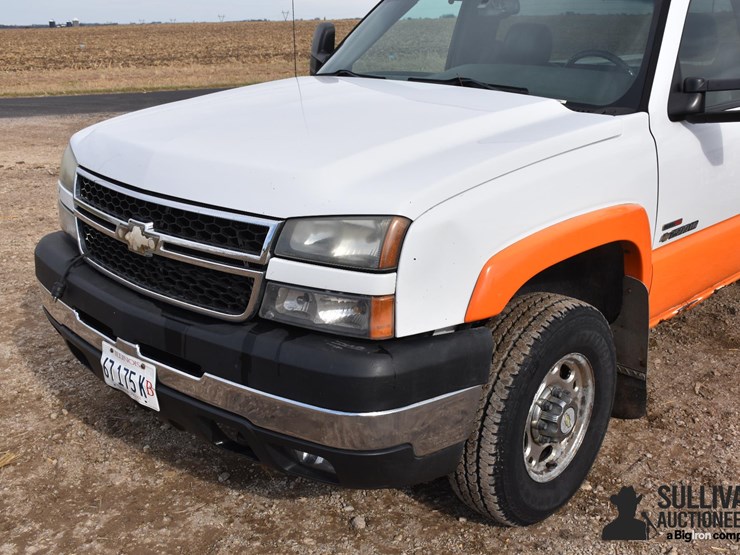 2006-chevrolet-silverado-2500-image-10