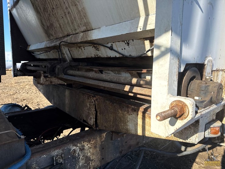 peterbilt-357-image-15