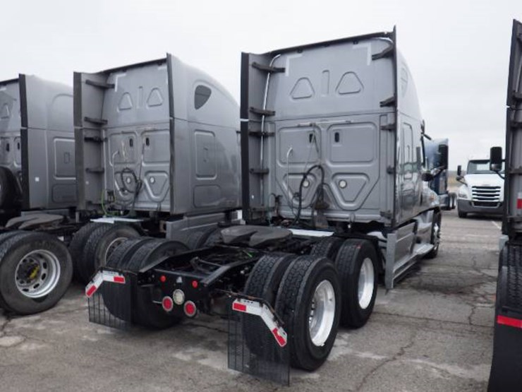 freightliner-cascadia-125-image-15