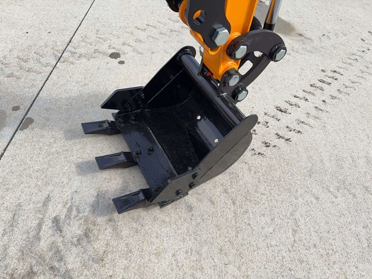 2025-miva-va15-mini-excavator-image-8