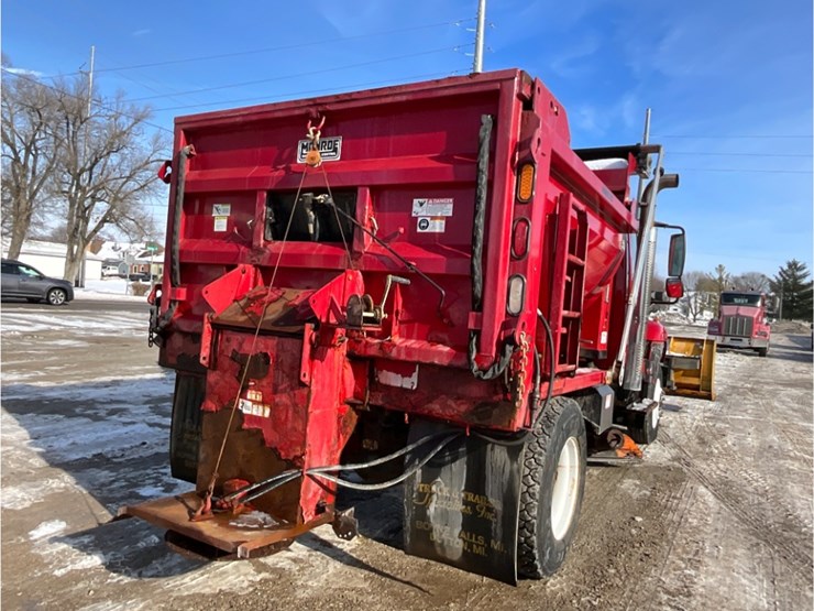 international-7400-image-12