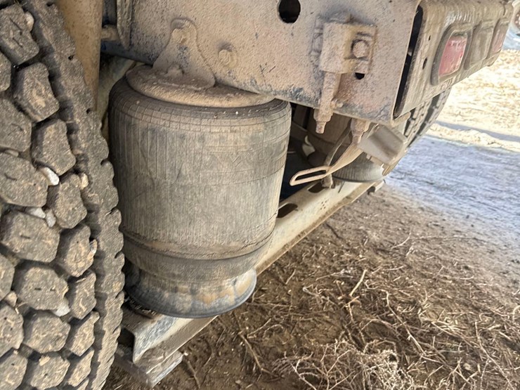 2007-volvo-vnl-semi-truck-image-21