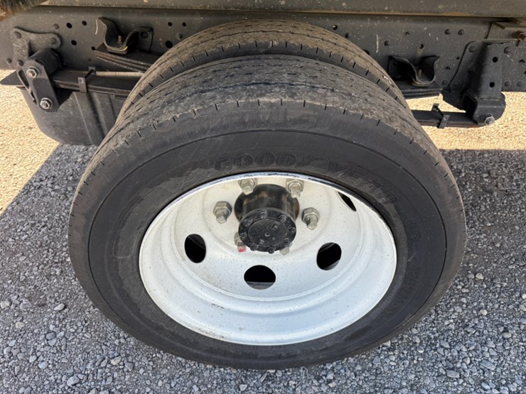 2024-isuzu-nrr-image-10