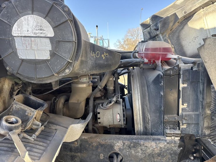 #1994-•-1999-volvo-day-cab-truck-tractor-image-18