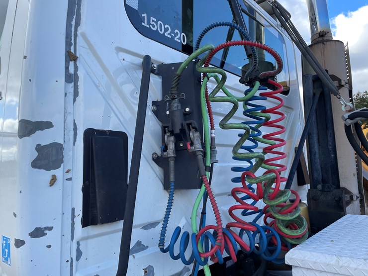 international-8600-image-18