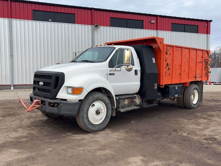 ford-f750-image-1