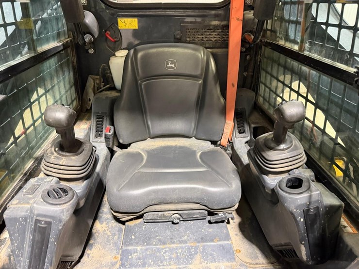 2021-deere-317g-image-21