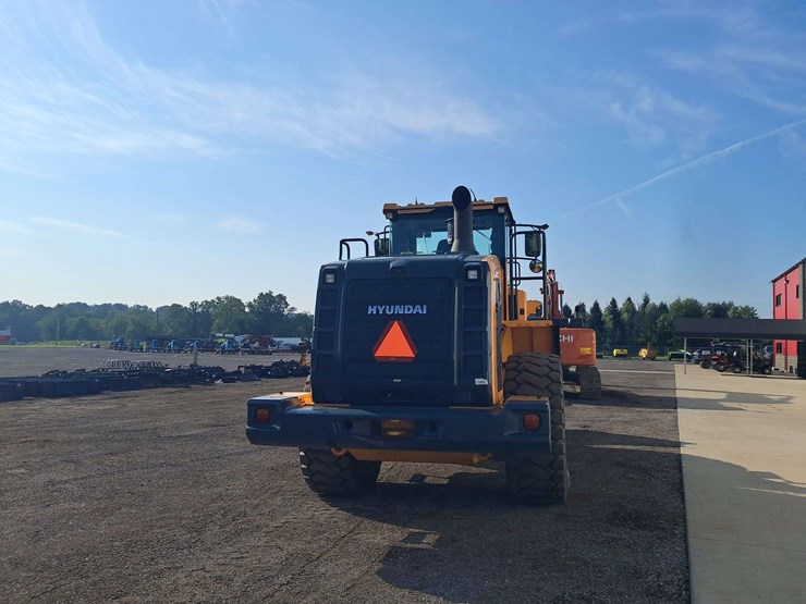 2018-hyundai-hl965-image-3