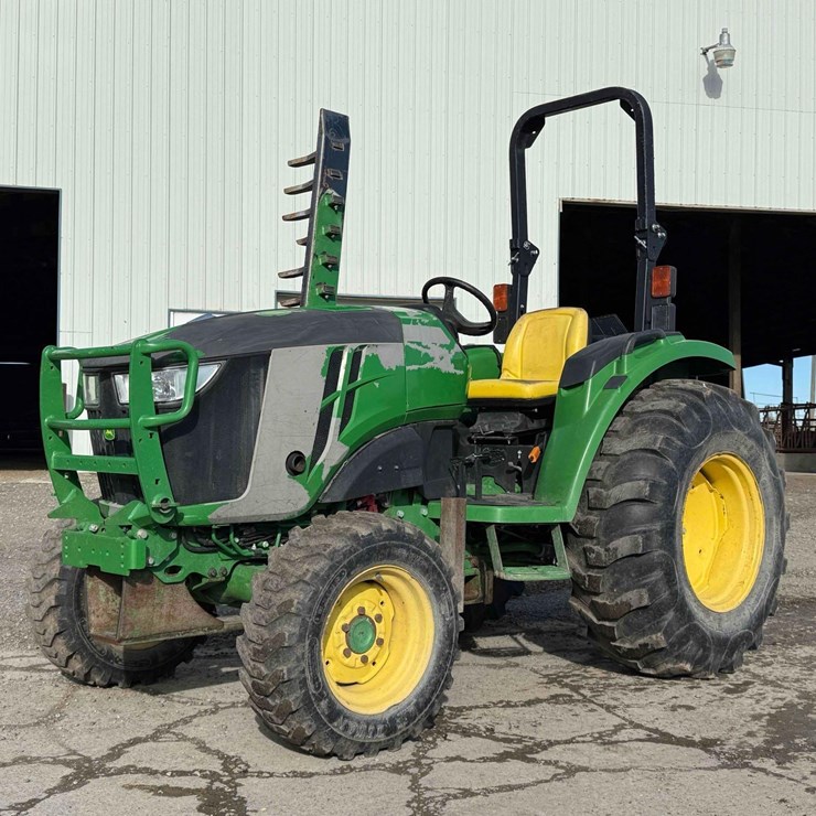 JOHN DEERE 4044M