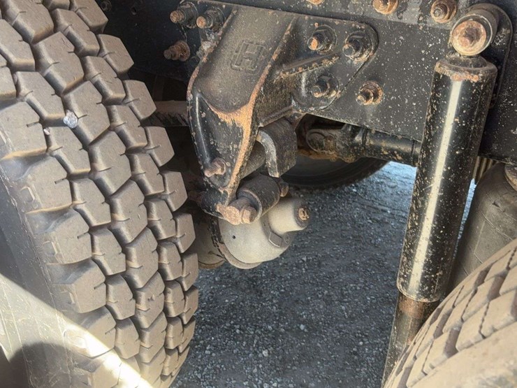 2010-international-lf517-lone-star-dump-truck-image-15