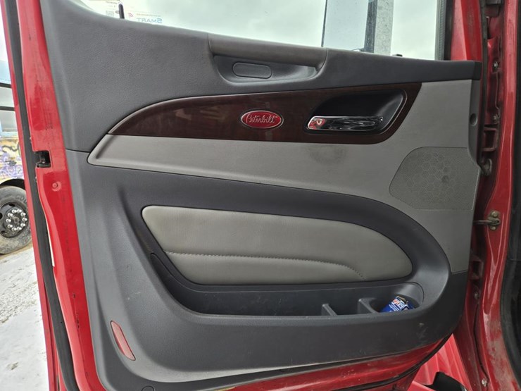 2017-peterbilt-579-image-62