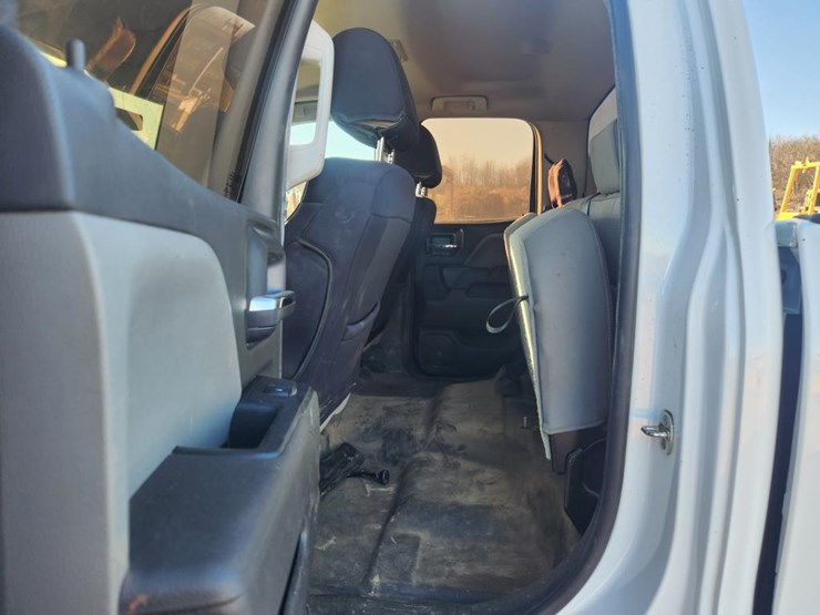 2017-chevrolet-2500-image-37