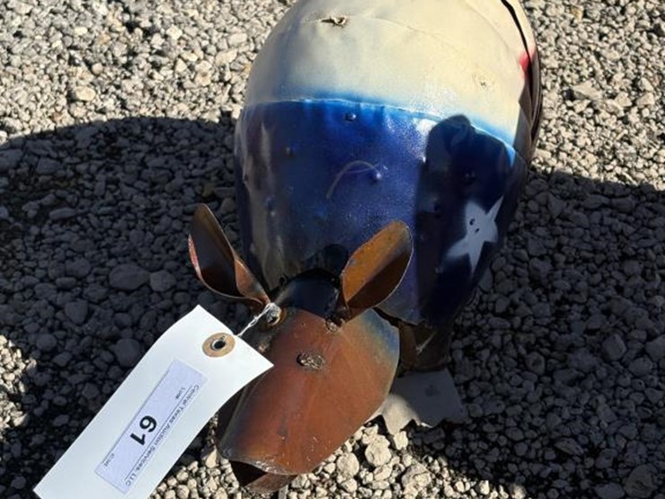 #61-•-metal-art--white-&-blue-armadillo--large-image-2