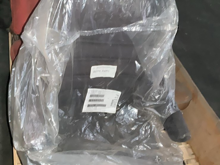 #560-•-equipment-seats-image-5