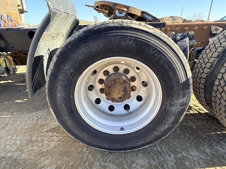 2007-freightliner-columbia-120-image-77