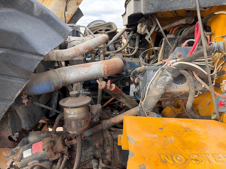 international-7400-image-19