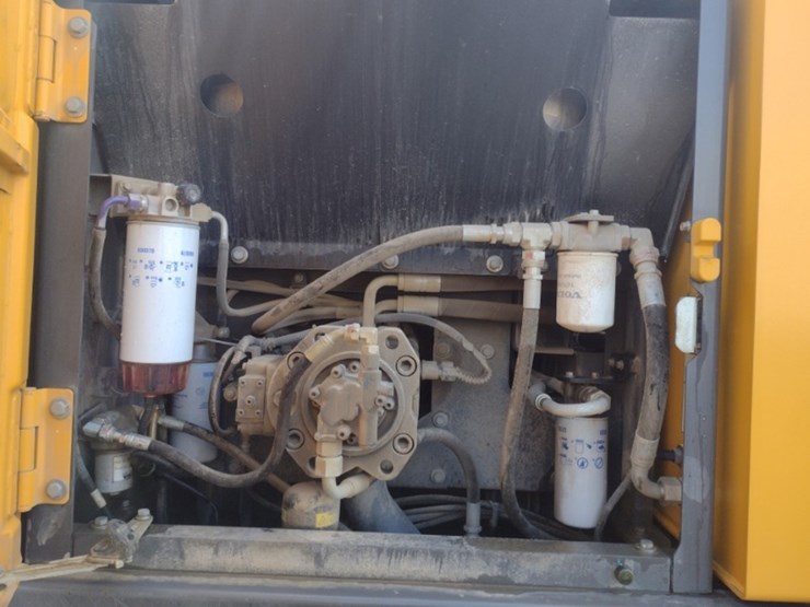 volvo-ec220e-lr-image-42