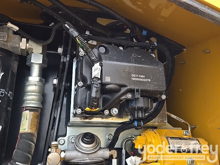 2019-deere-850l-lgp-image-83