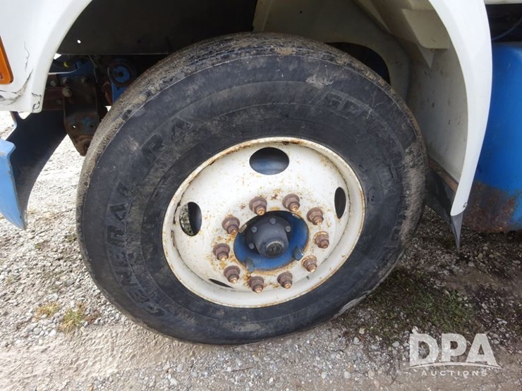 2003-international-8100-image-36