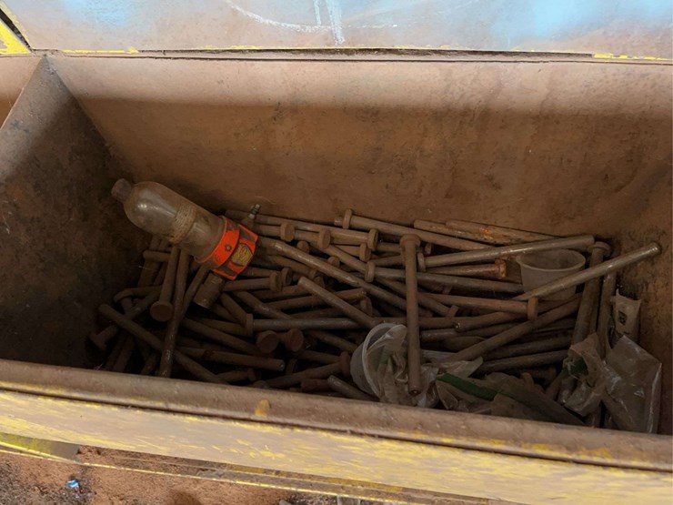 (2)-10'-metal-storage-box-and-contents-image-6