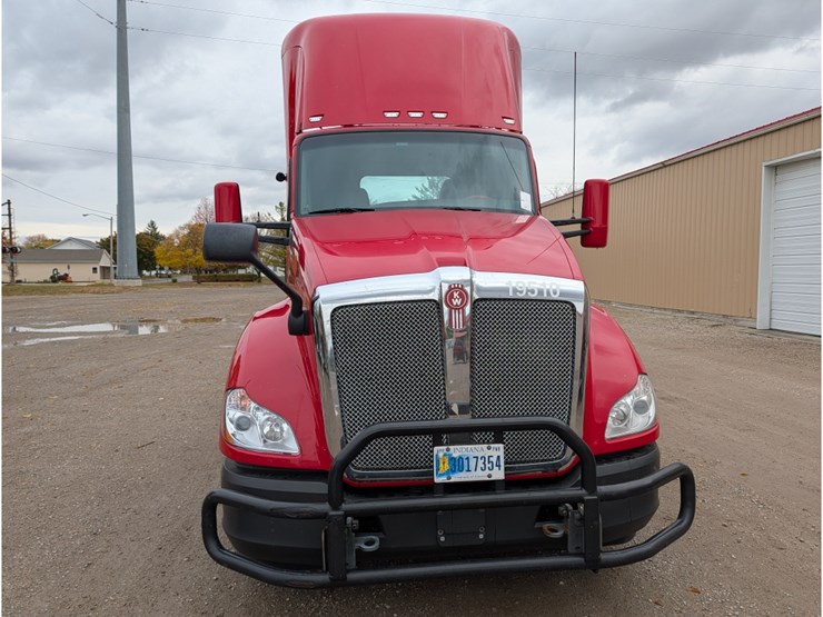 2019-kenworth-t680-image-2