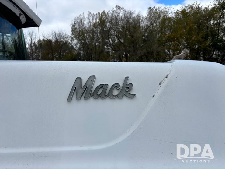 1985-mack-r686st-image-24