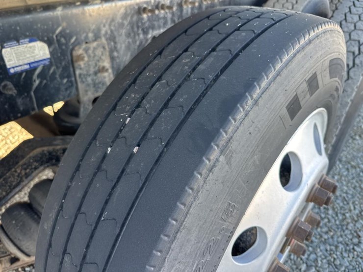 2017-international-hx615-image-61