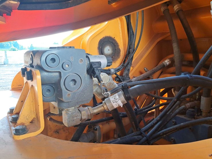 2018-hyundai-hl965-image-12